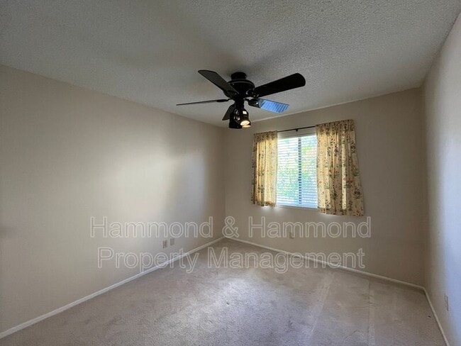 Building Photo - 11735 La Tierra Ct