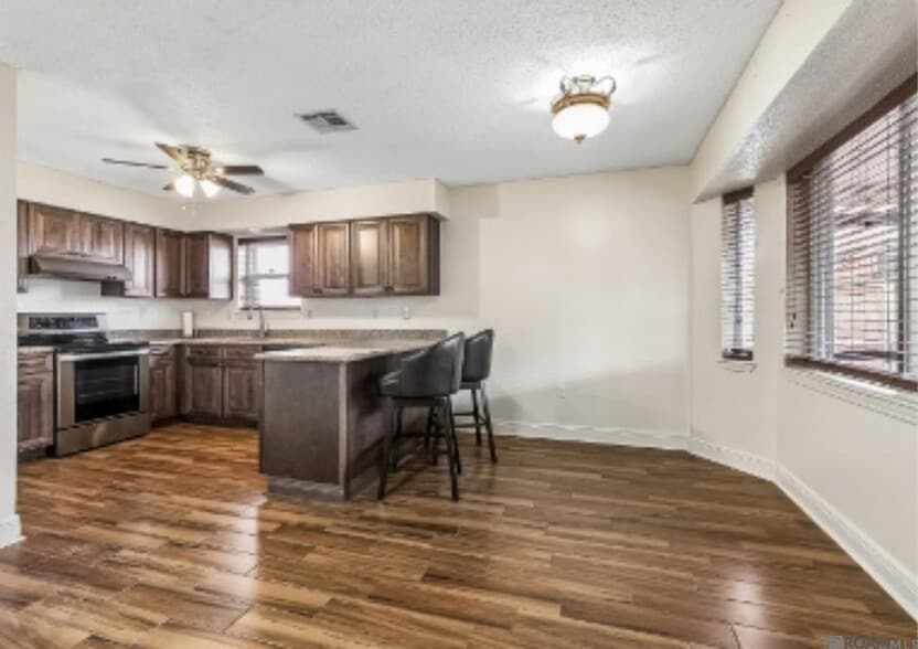 Building Photo - 1501 Somerset Pl