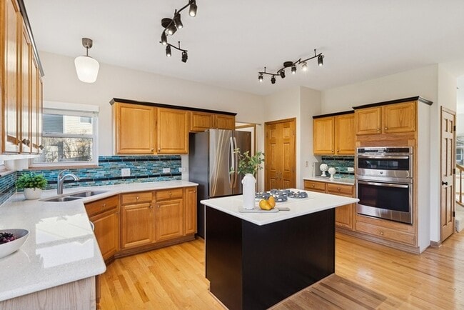 Building Photo - Spacious 3BR Home with Large Yard & 3-Car Garage in Prairie Towne – Grayslake