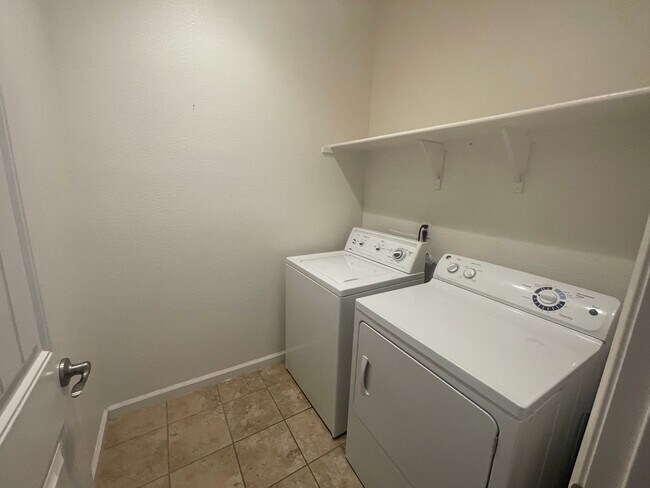 Building Photo - 3 Bedrooms in Paseo Del Norte of Roseville