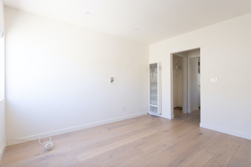 Building Photo - 1313 Ocean Front Walk