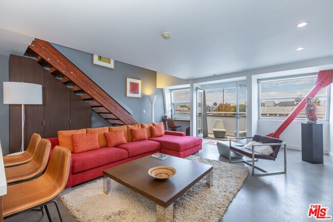 Building Photo - 615 Hampton Dr
