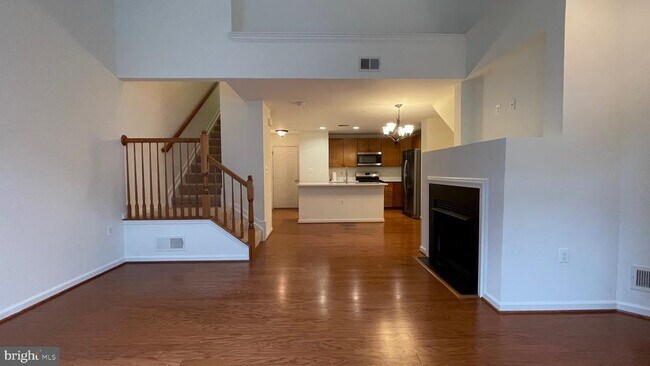 Building Photo - 6076 Wicker Ln