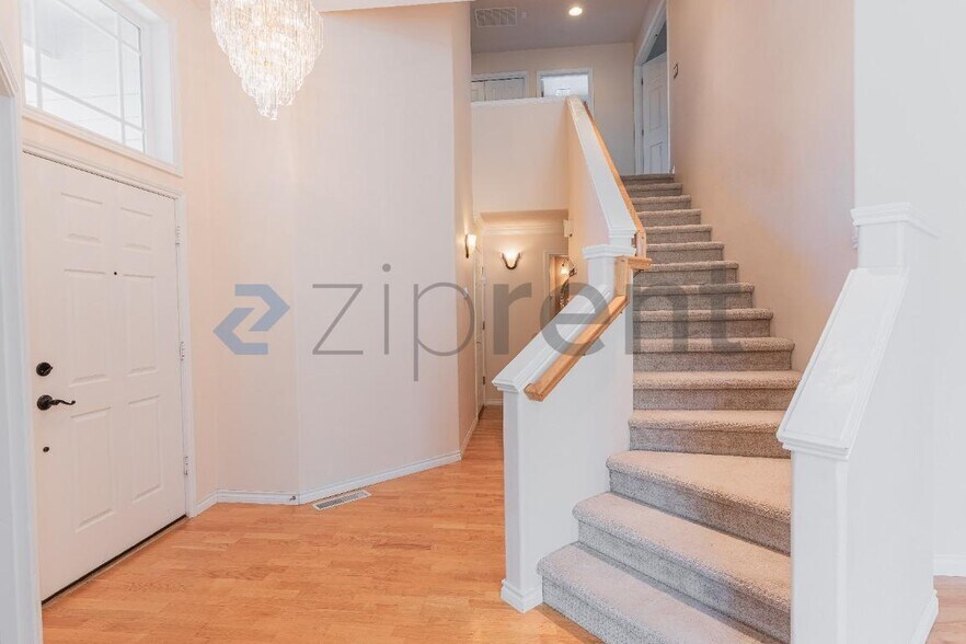 Building Photo - Unit