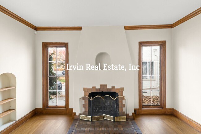 Building Photo - Nice 3 Bedroom and 2 Bath House with Backyard