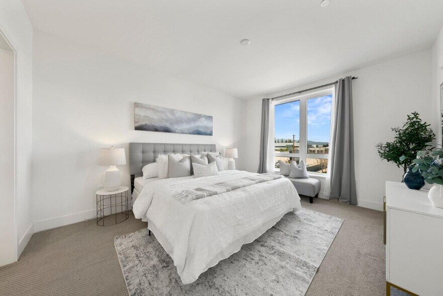 Building Photo - 3578 Rambla Pl