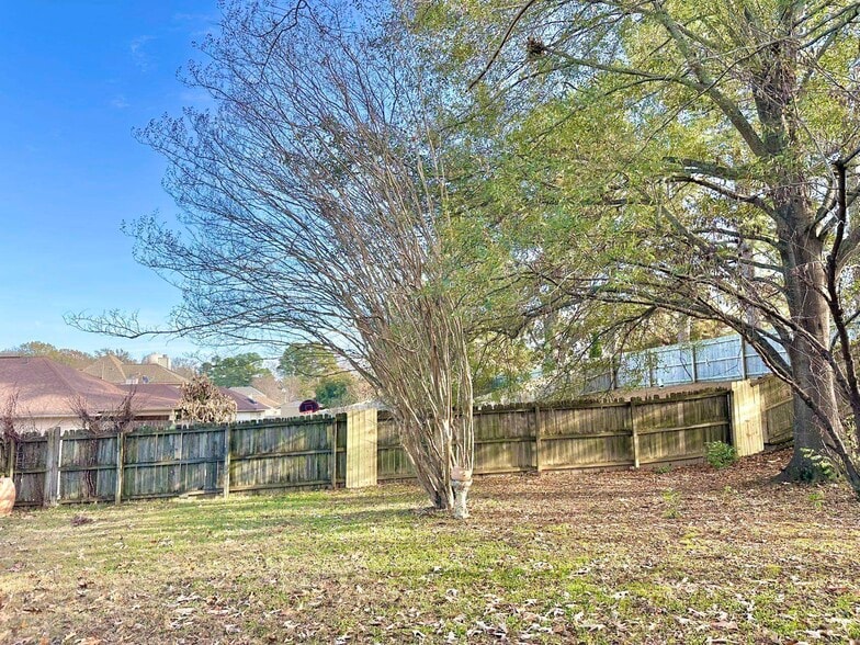 Building Photo - 5445 Pine Oak Ln