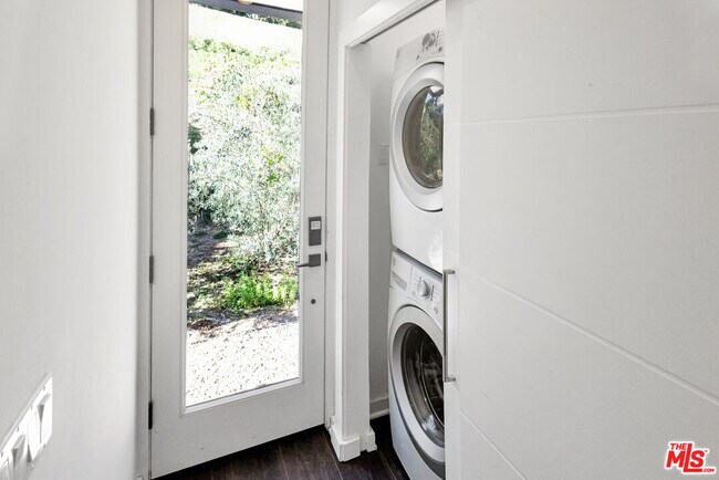 Building Photo - 26349 Fairside Rd