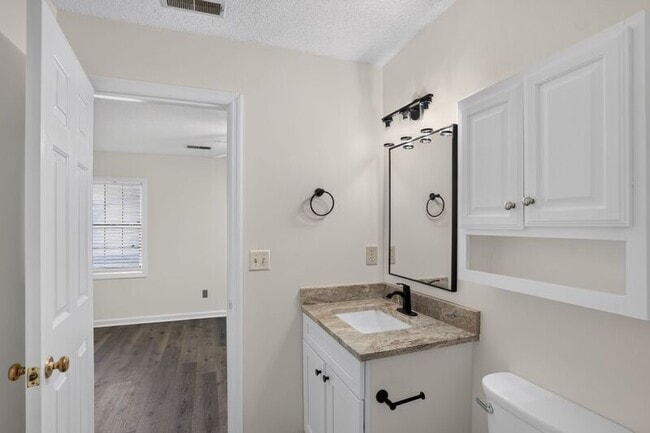 Building Photo - 1055 Westfield Trace