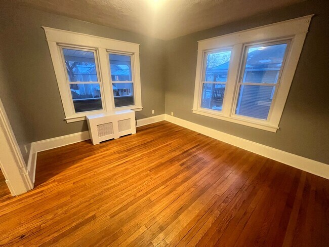 Building Photo - 30 Beverly St