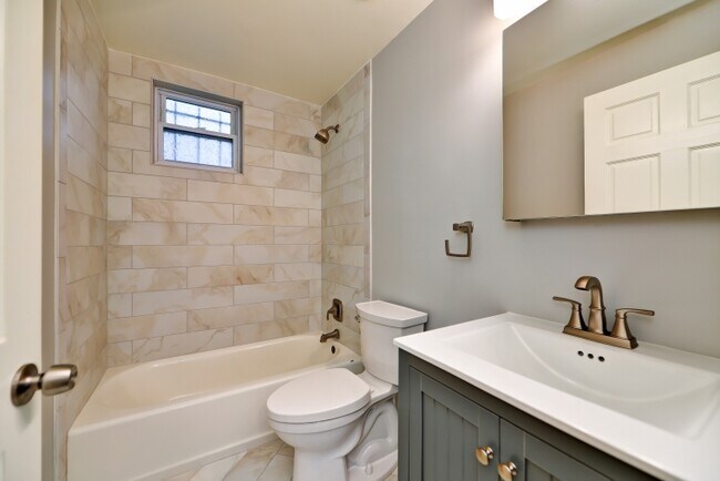 Building Photo - 1921 9 1/2 St NW