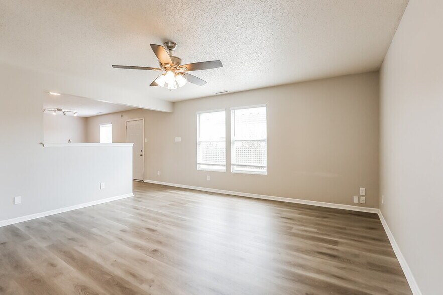 Building Photo - 8421 Ash Grove Dr