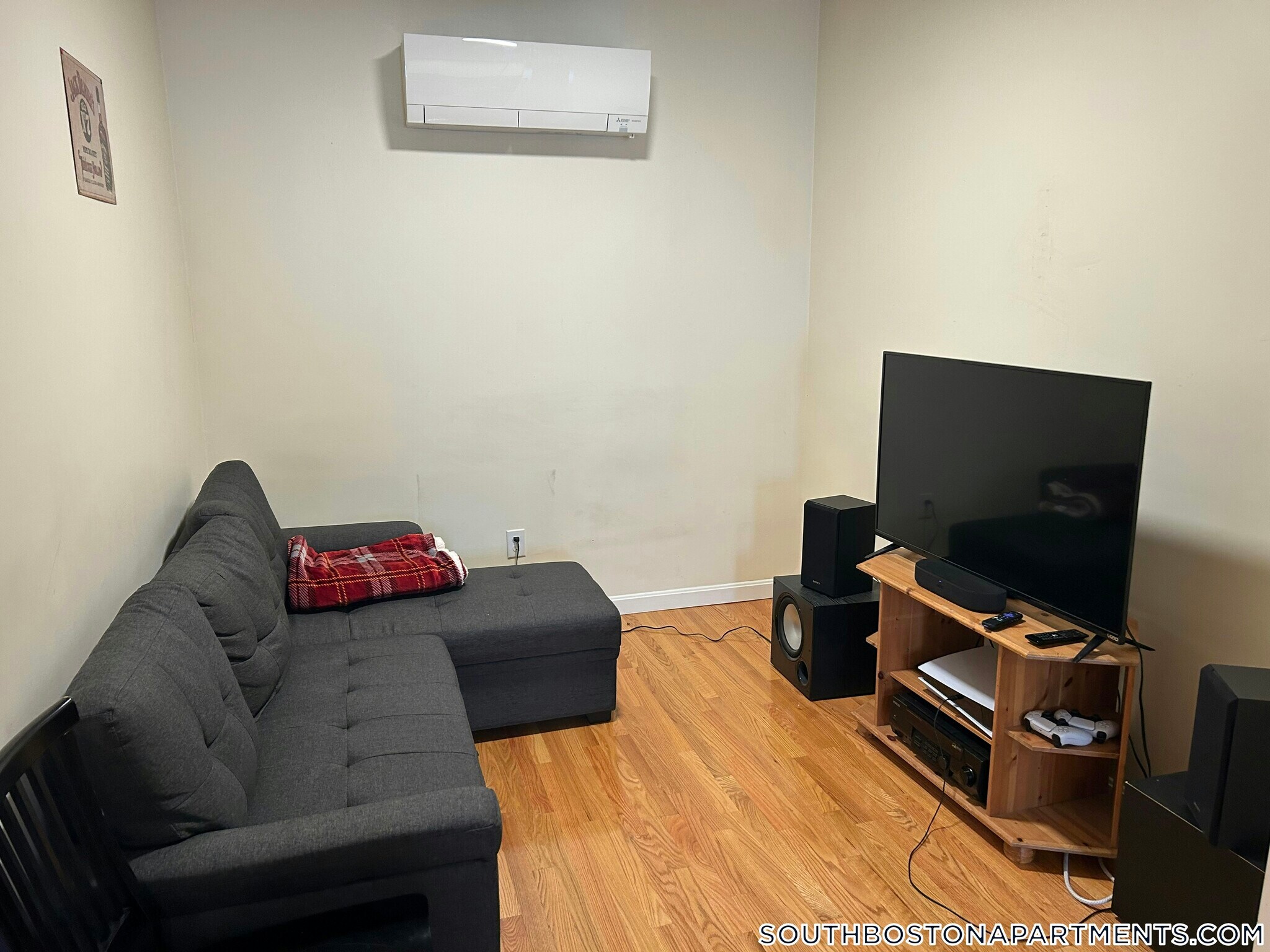 Building Photo - 525 E 3rd St