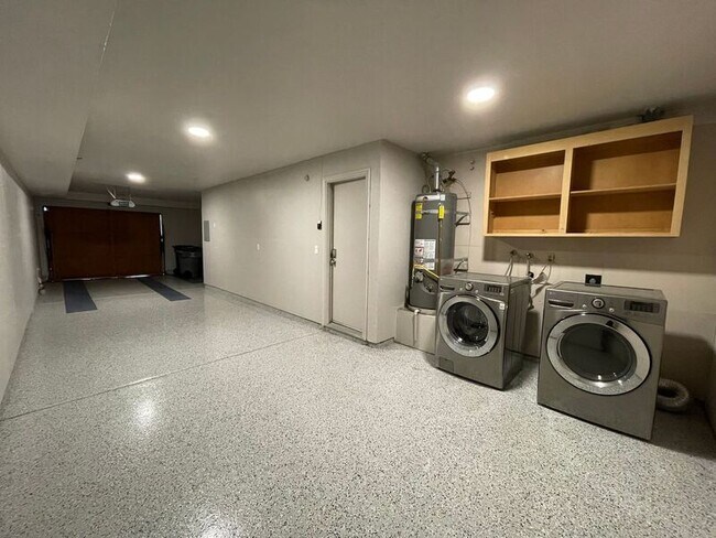 Building Photo - 964 Belmont Terrace