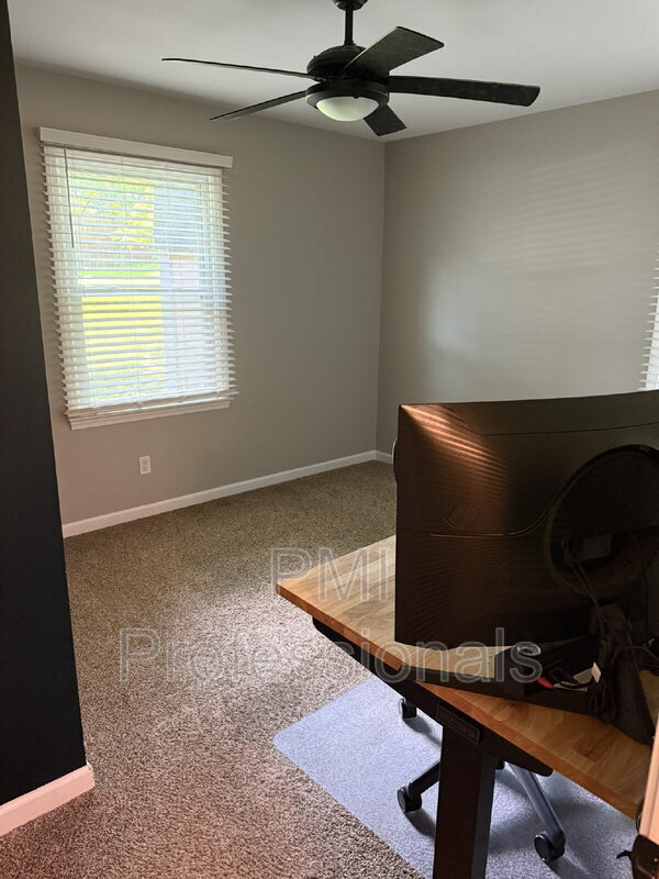 Building Photo - 149 Neverbreak Dr