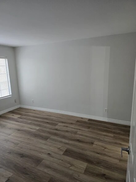 Building Photo - 5500 Owensmouth Ave