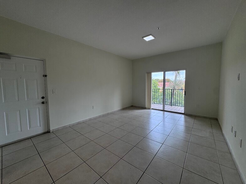 Building Photo - 7350 NW 114th Ave