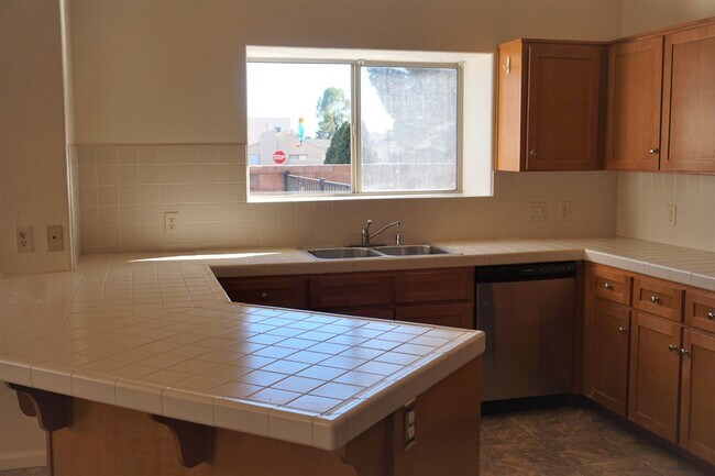 Building Photo - Mesa Verde home with a in Ground Pool
