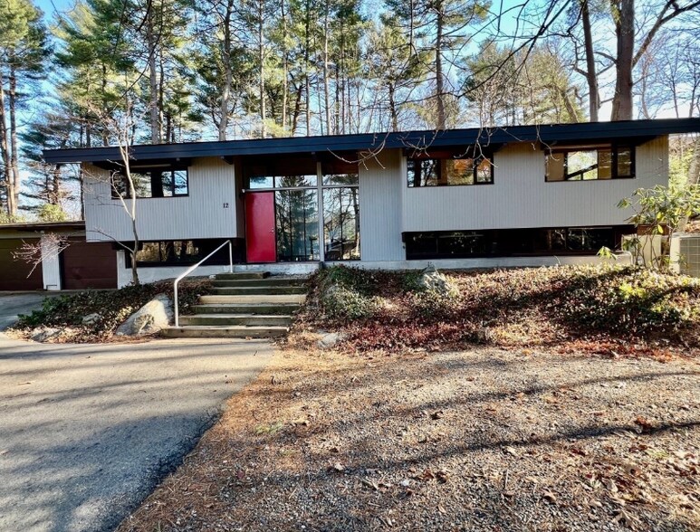 Primary Photo - 12 White Pine Ln