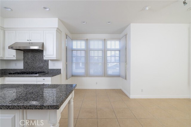 Building Photo - 2500 Bungalow Pl