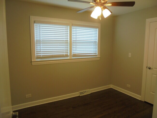 Building Photo - 7609 W 63rd Pl