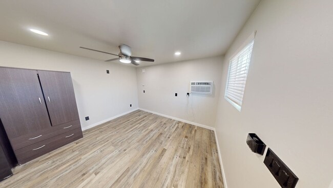 Building Photo - Ideal for solo tenants or couples!