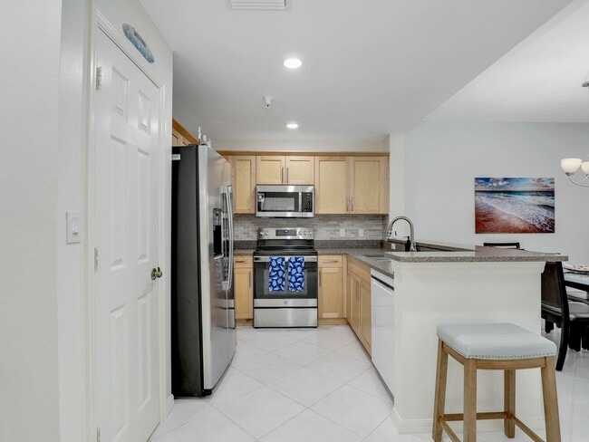 Building Photo - Stylish Seasonal Condo Rental in the Heart of Naples – 3BR Condo in Botanical Place!