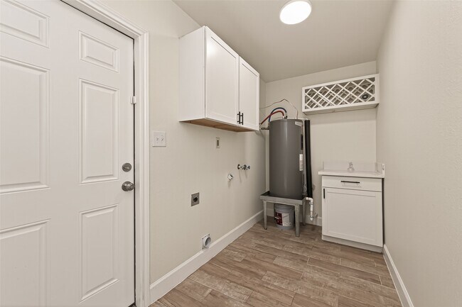 Building Photo - 25409 Pebble Dr