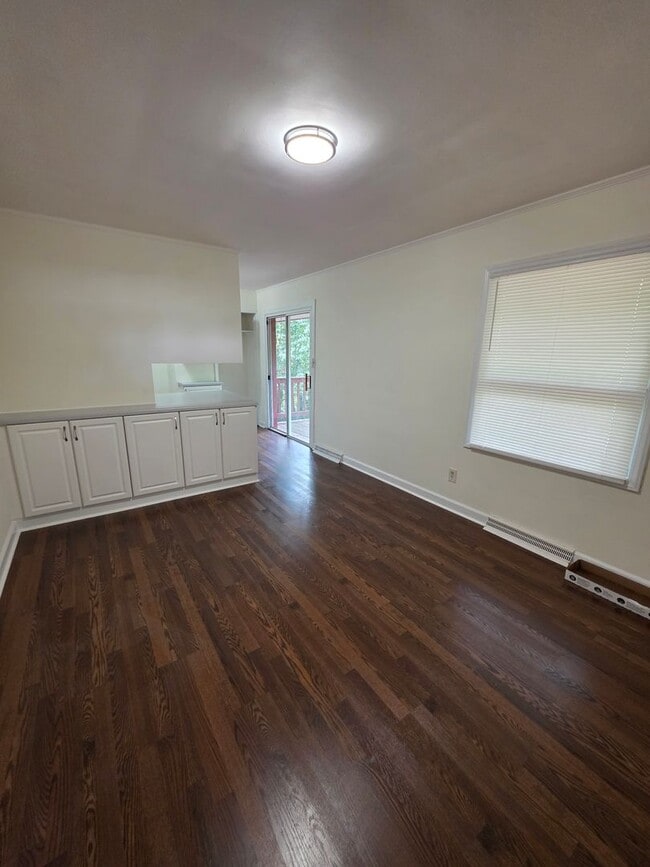 Building Photo - 3 BR 2 bath in north High Point!