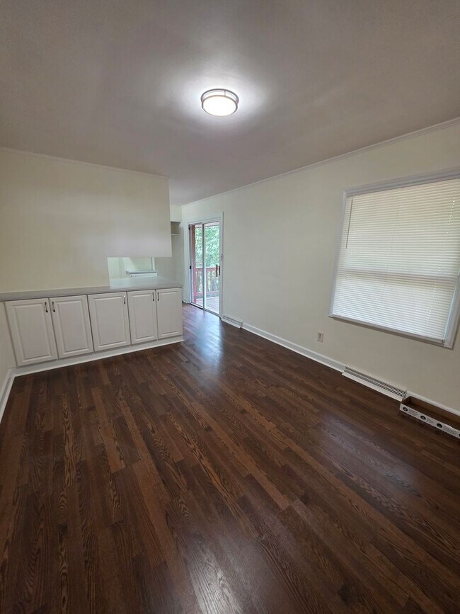 Building Photo - 3310 Hillside Dr
