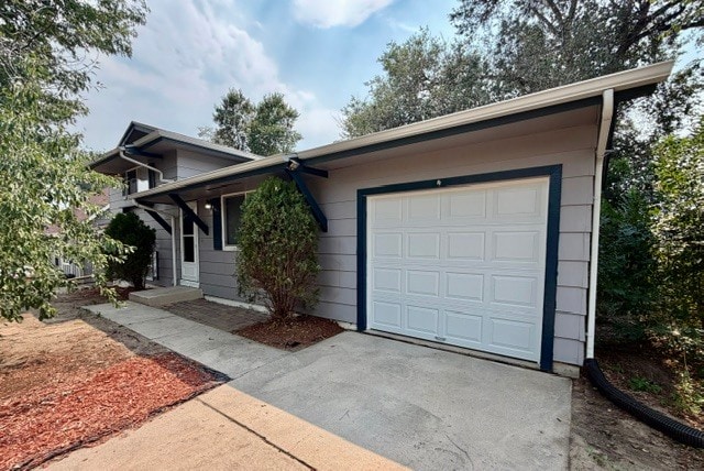 Building Photo - 2236 Fernwood Dr