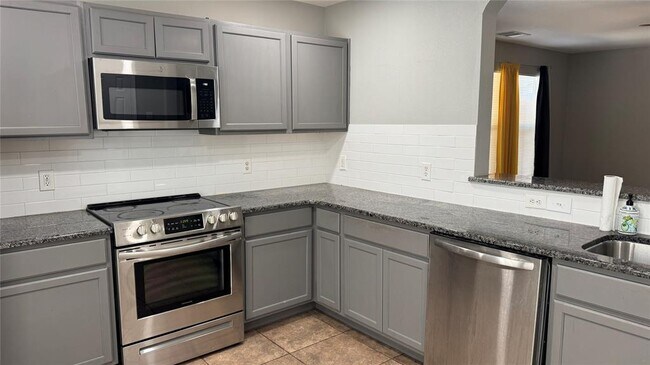 Building Photo - 5605 Clyde Ln