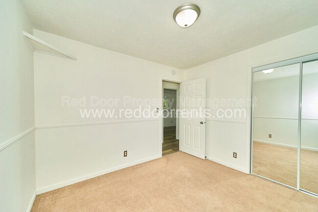 Building Photo - 5422 Greenfield Ave