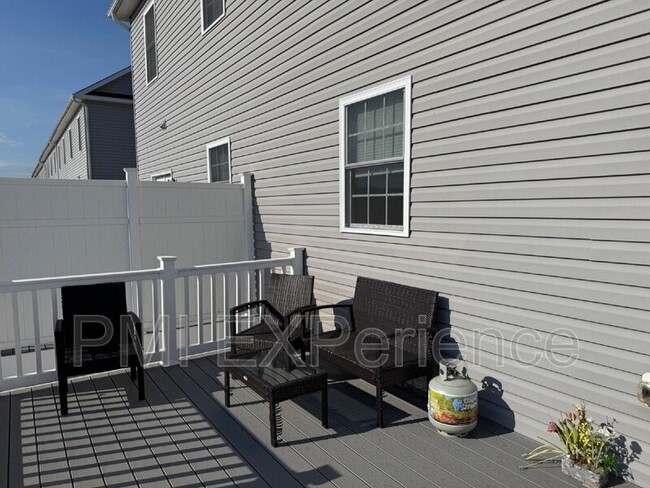 Building Photo - 1001 Rye Dr