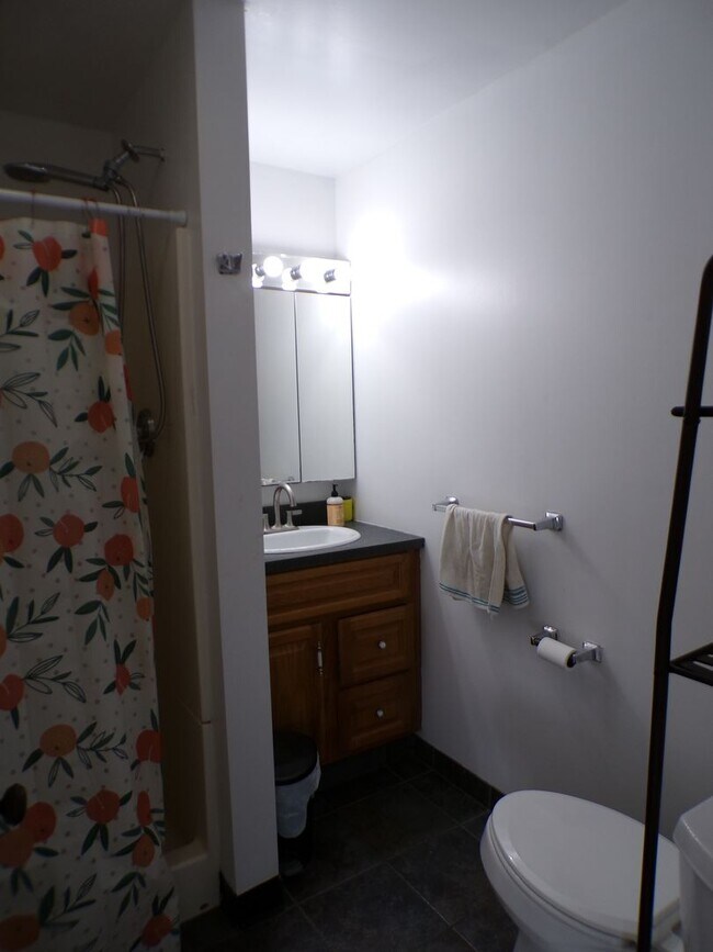 Building Photo - 84 College Ave