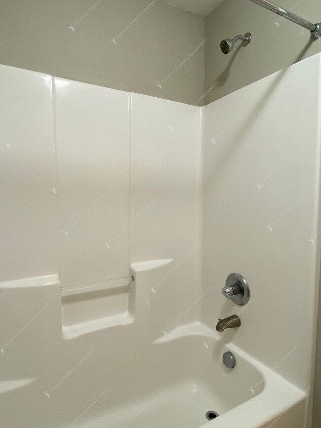 Building Photo - Bright Southeast Bend Home Near Canal Trai...