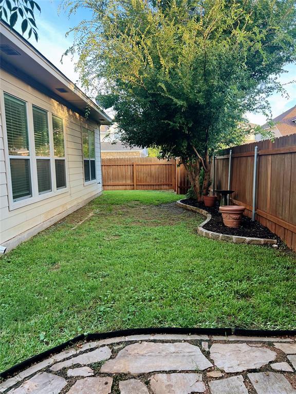 Building Photo - 600 Spanish Oak Terrace