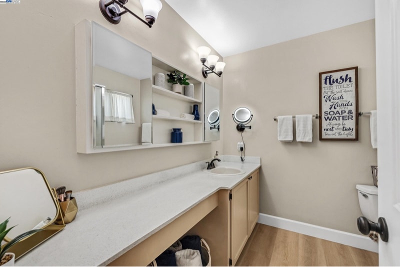 Building Photo - 590 Cinnabar Dr