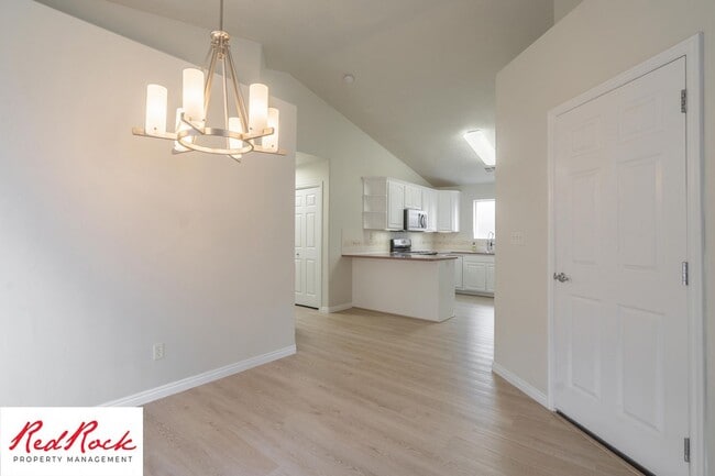 Building Photo - 3 Bedroom Home in Hurricane with Community Pool