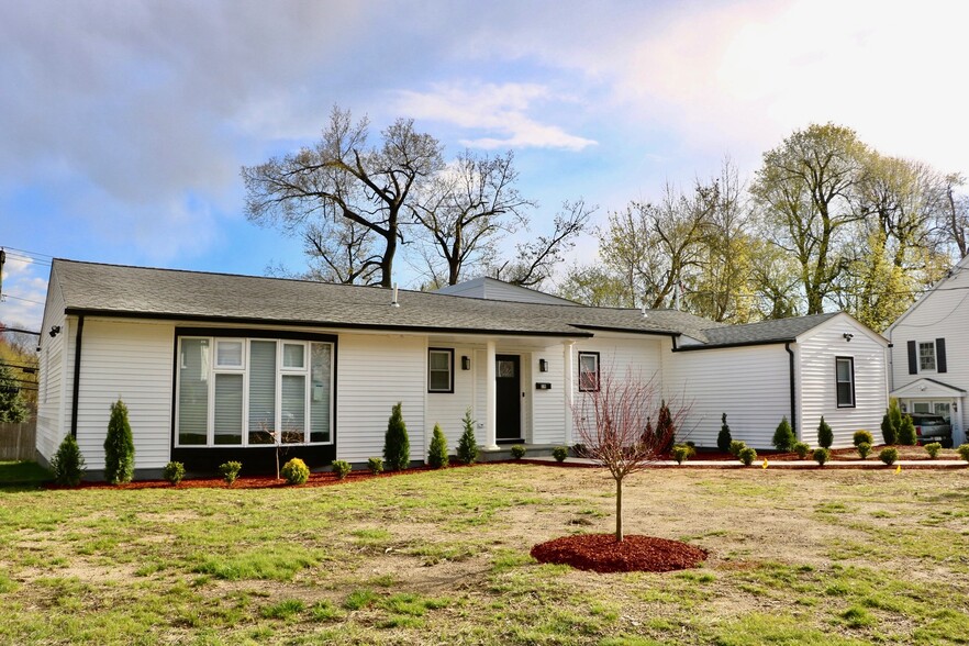 Building Photo - 19 Primrose Ave W
