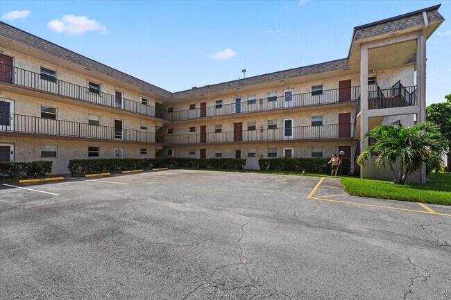 Building Photo - 719 Lori Dr