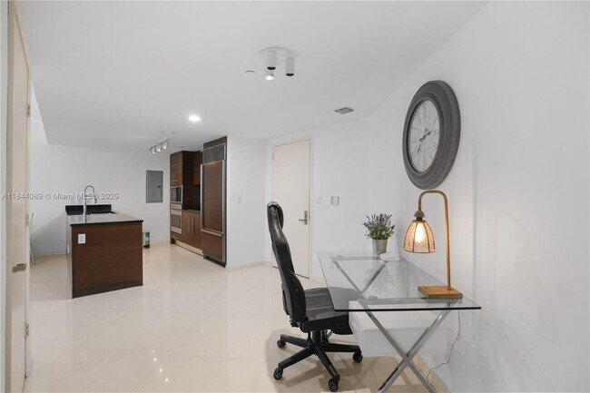 Building Photo - 475 Brickell Ave