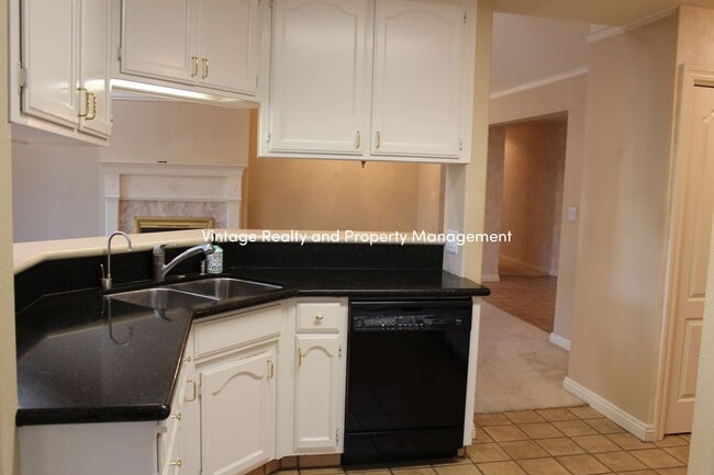 Building Photo - Top Of The Line Big 2/3 Bedroom Single Story Home Ready to Go!!!