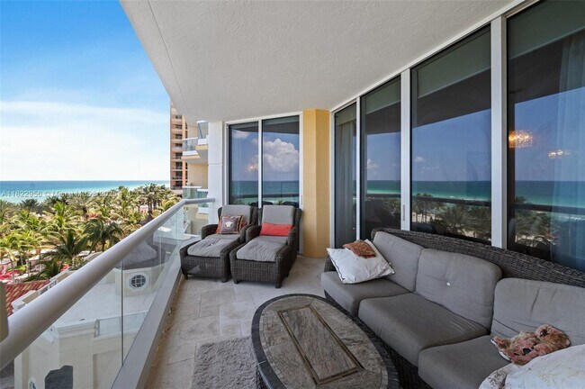 Building Photo - 17875 Collins Ave