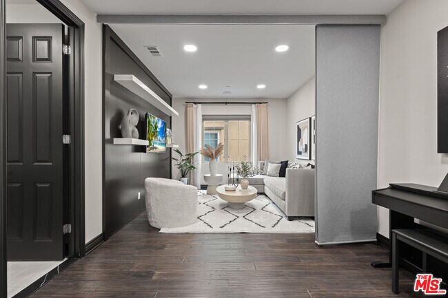 Building Photo - 55 suede