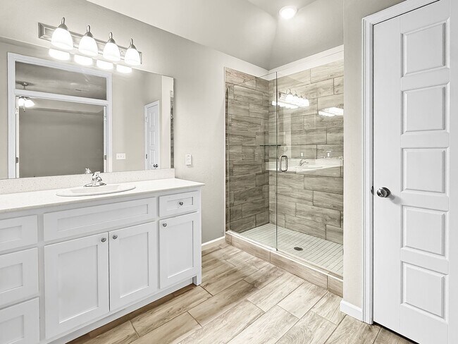 Building Photo - Stunning New Construction in Broken Arrow!