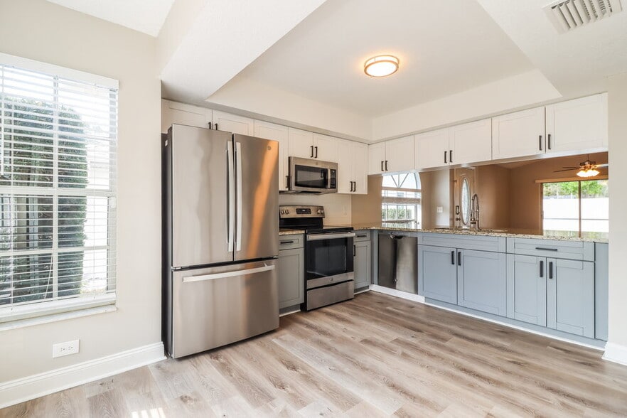 Building Photo - 10917 Freemont Dr