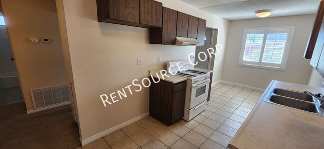 Building Photo - 42000 Blueflax Ave