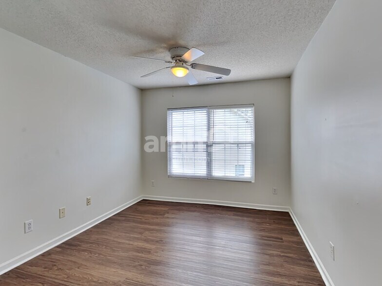 Building Photo - 124 Trayesan Dr