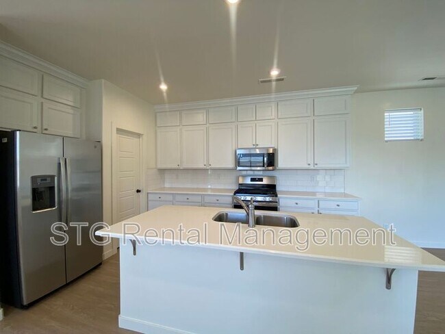 Building Photo - 767 W Scarlet Hill Dr